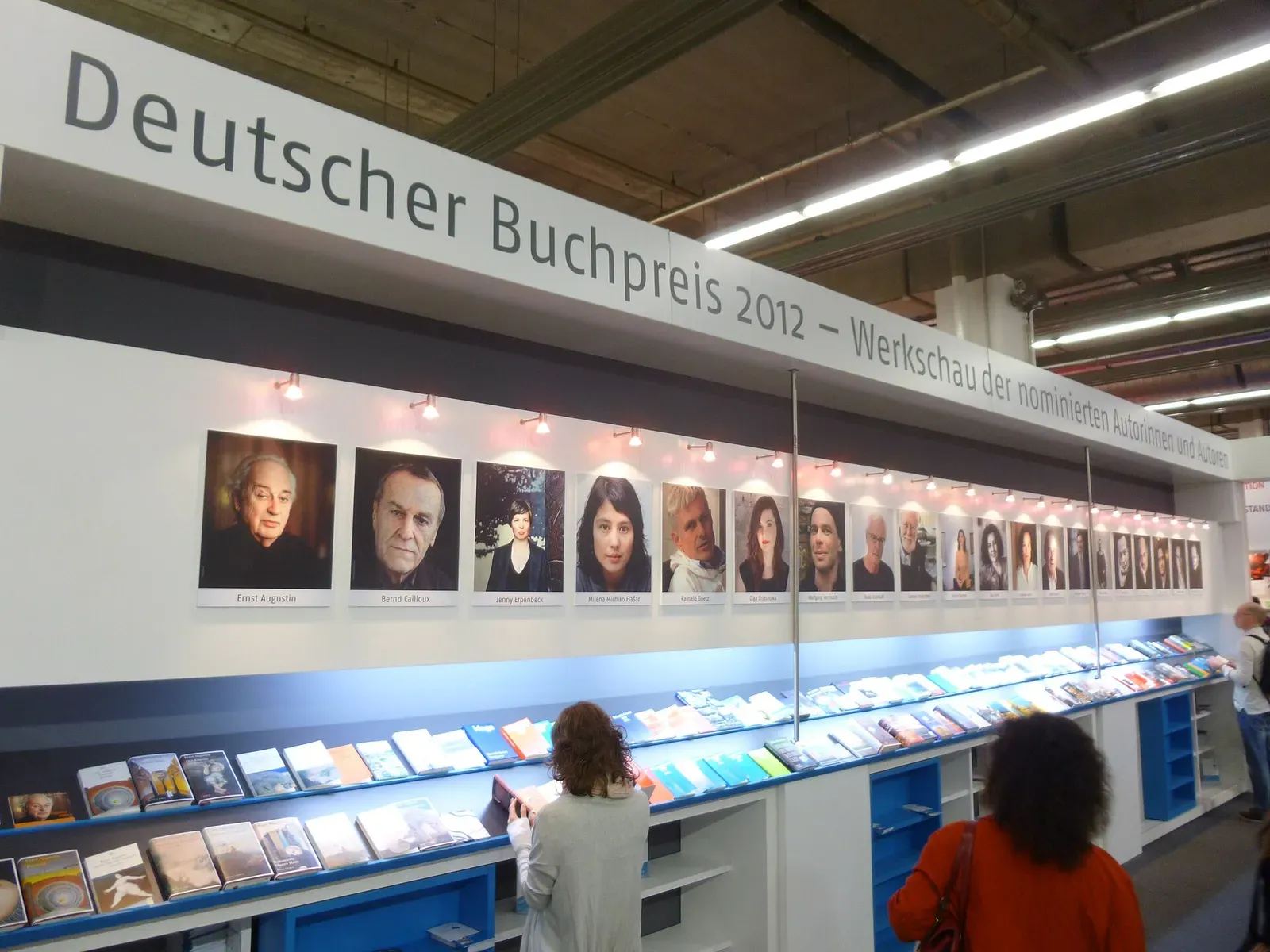 "Werkschau" (ekspozicieto de honorigitaj aŭtoroj kaj verkaĵoj) pri la premio Deutscher Buchpreis 2012, en la Frankfurta librofoiro 2012